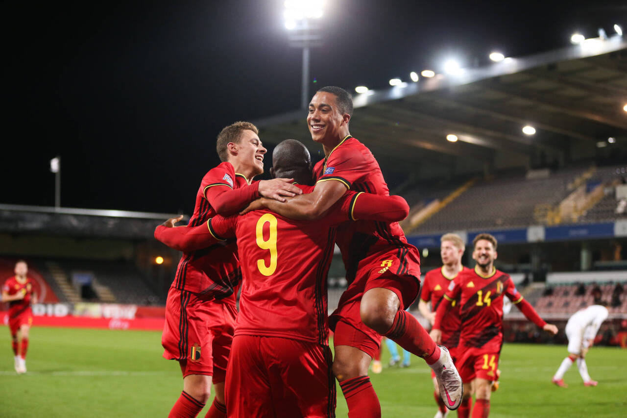 开云体育-意大利队同波兰队争夺欧国联胜利