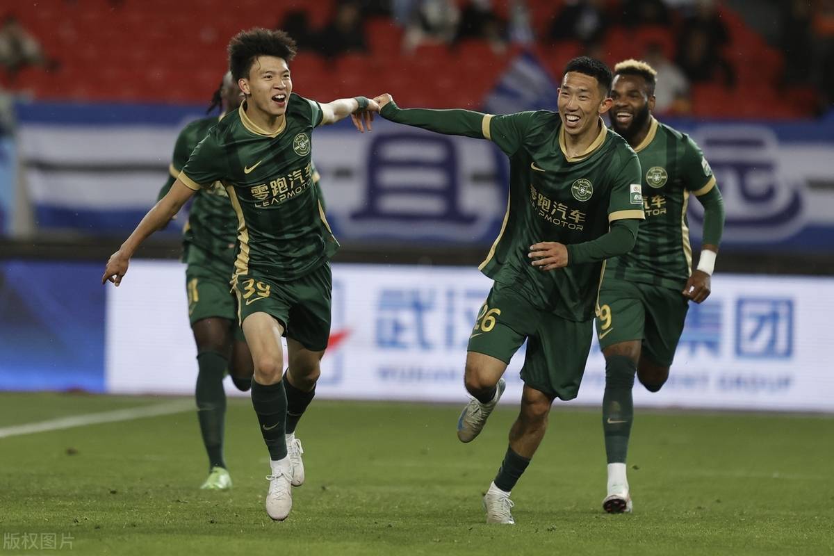 中超联赛球员表现神勇，技术风格全面发挥