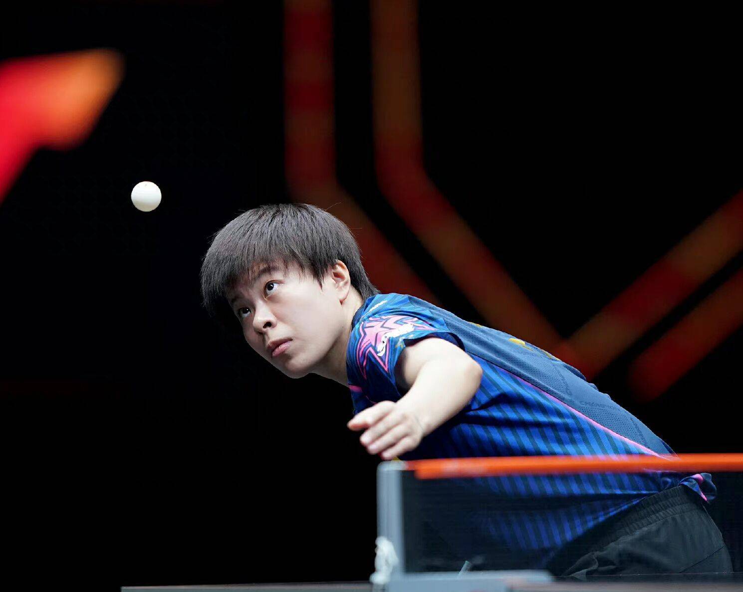 开云体育官方网站-卫冕冠军或遭遇困难，备战气氛褒贬不一