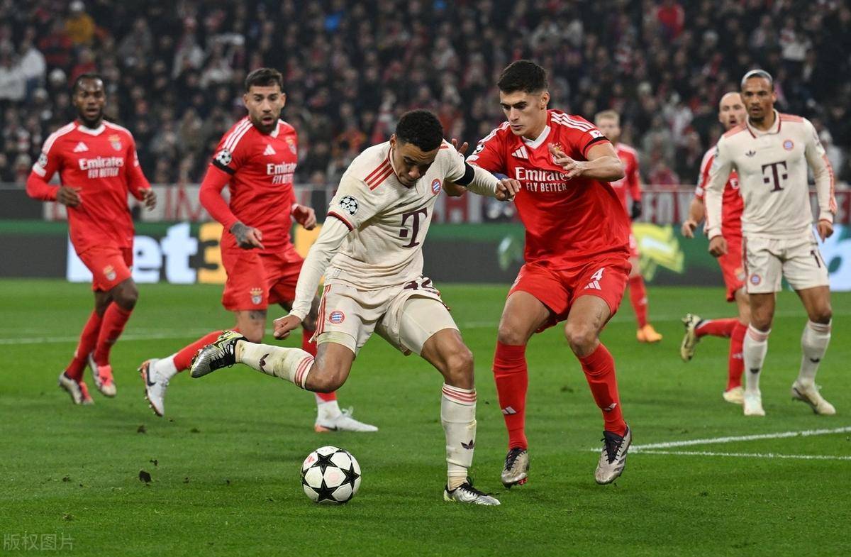 开云体育APP下载-拜仁慕尼黑门将状态神勇，多次扑出绝杀