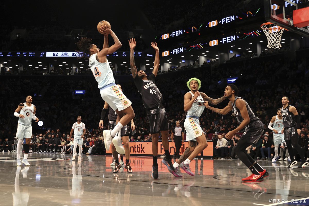 精彩回放：球场上的壮举，令人震撼的简单介绍