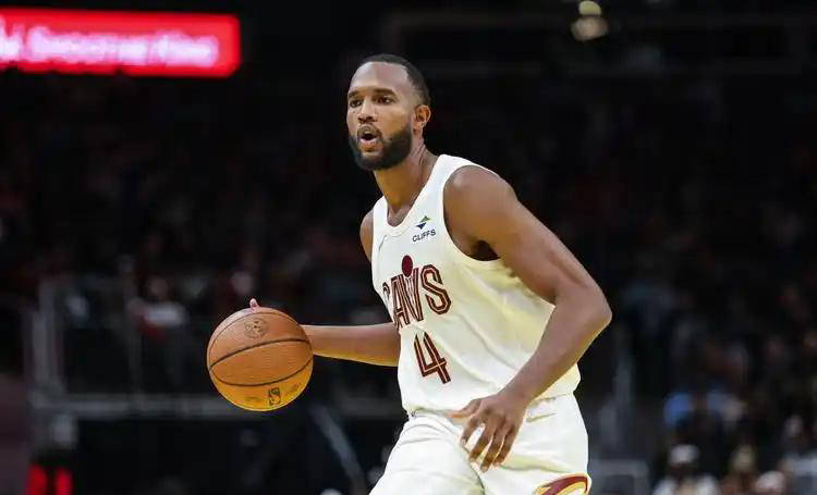 年轻球员崭露头角，带动整个球队士气的简单介绍