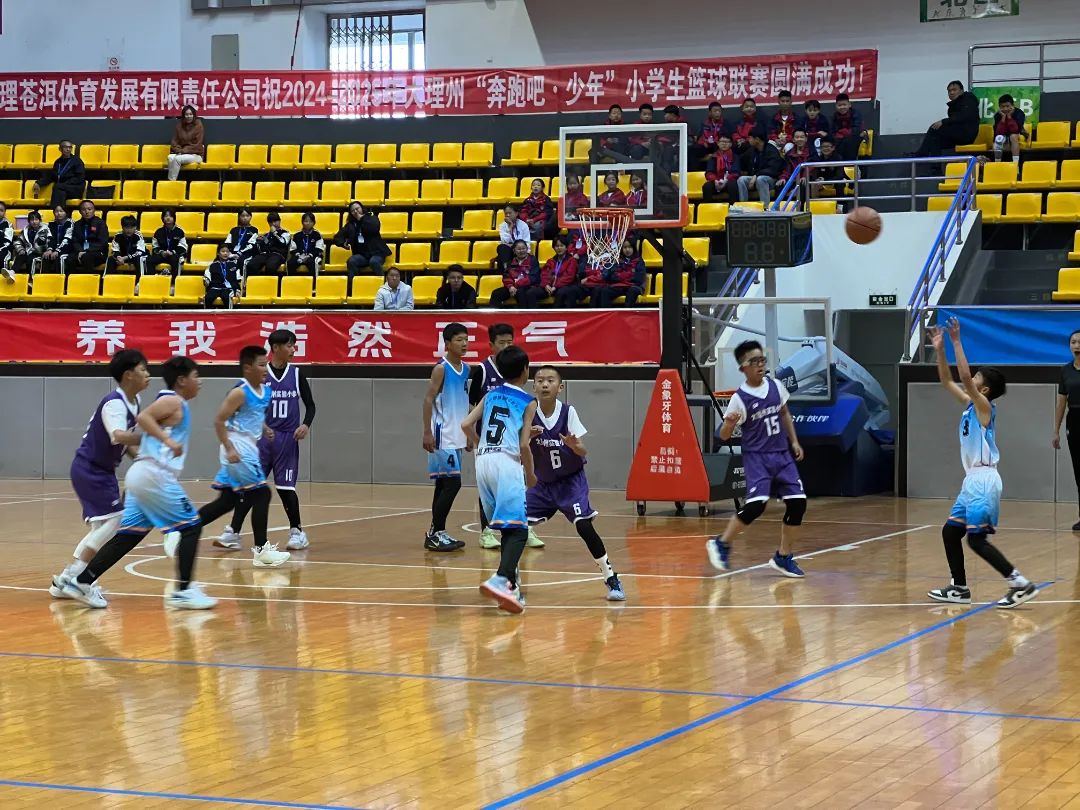 体育赛场上精彩丛生,选手们为观众献上精湛演出的简单介绍 体育赛场上精彩丛生,选手们为观众献上精湛演出的简单介绍