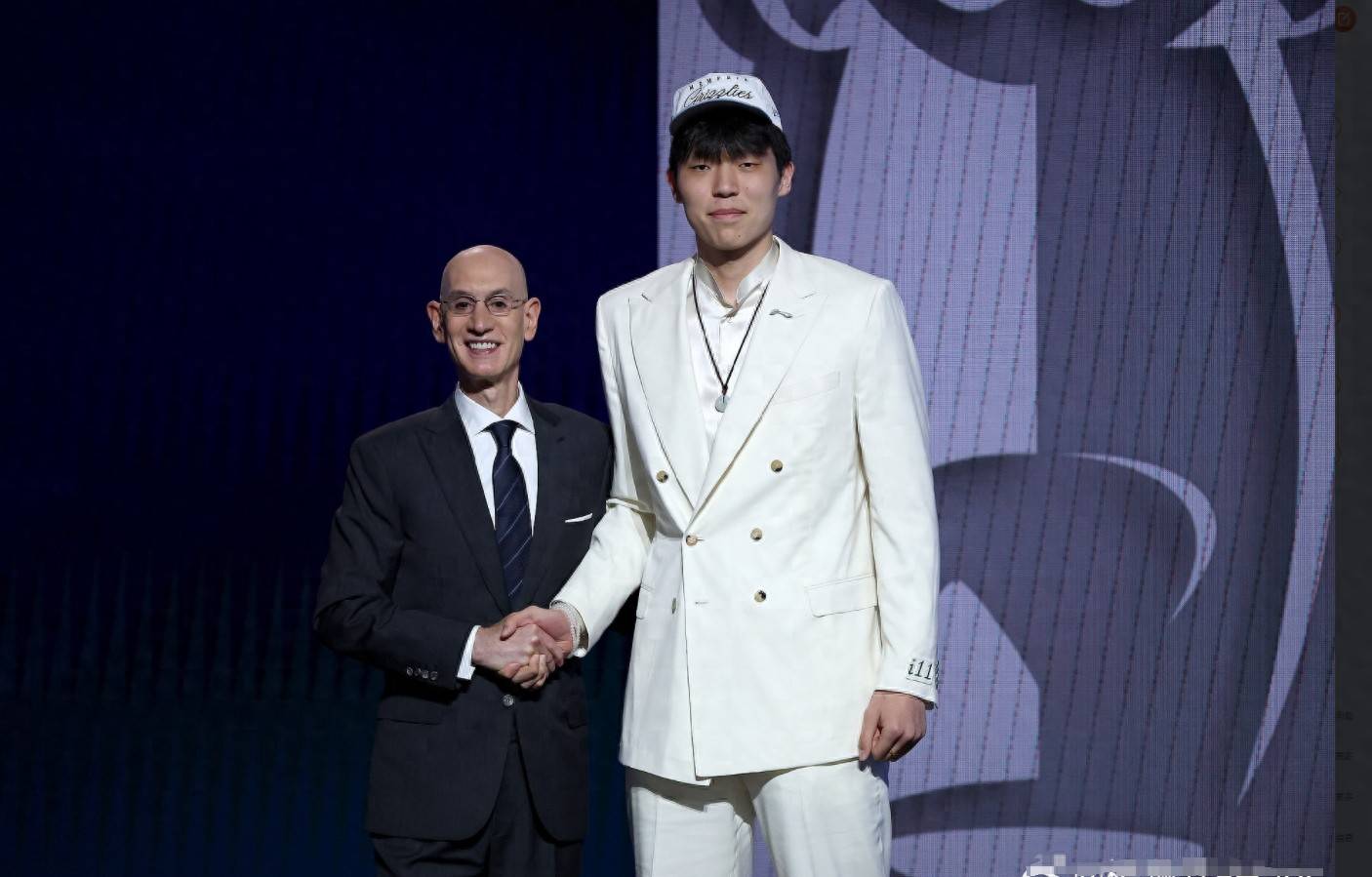 开拓者联手强化内线,大幅提升球队实力 开拓者联手强化内线,大幅提升球队实力