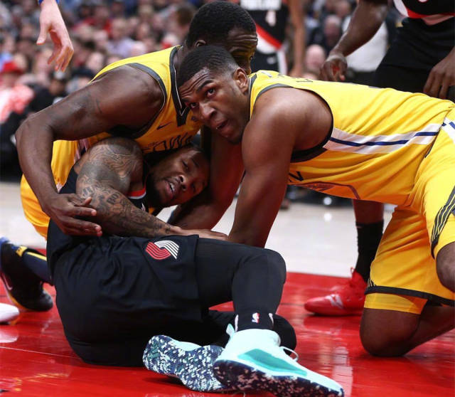 开云体育-猛龙遭逢两连败，东部榜首地位岌岌可危