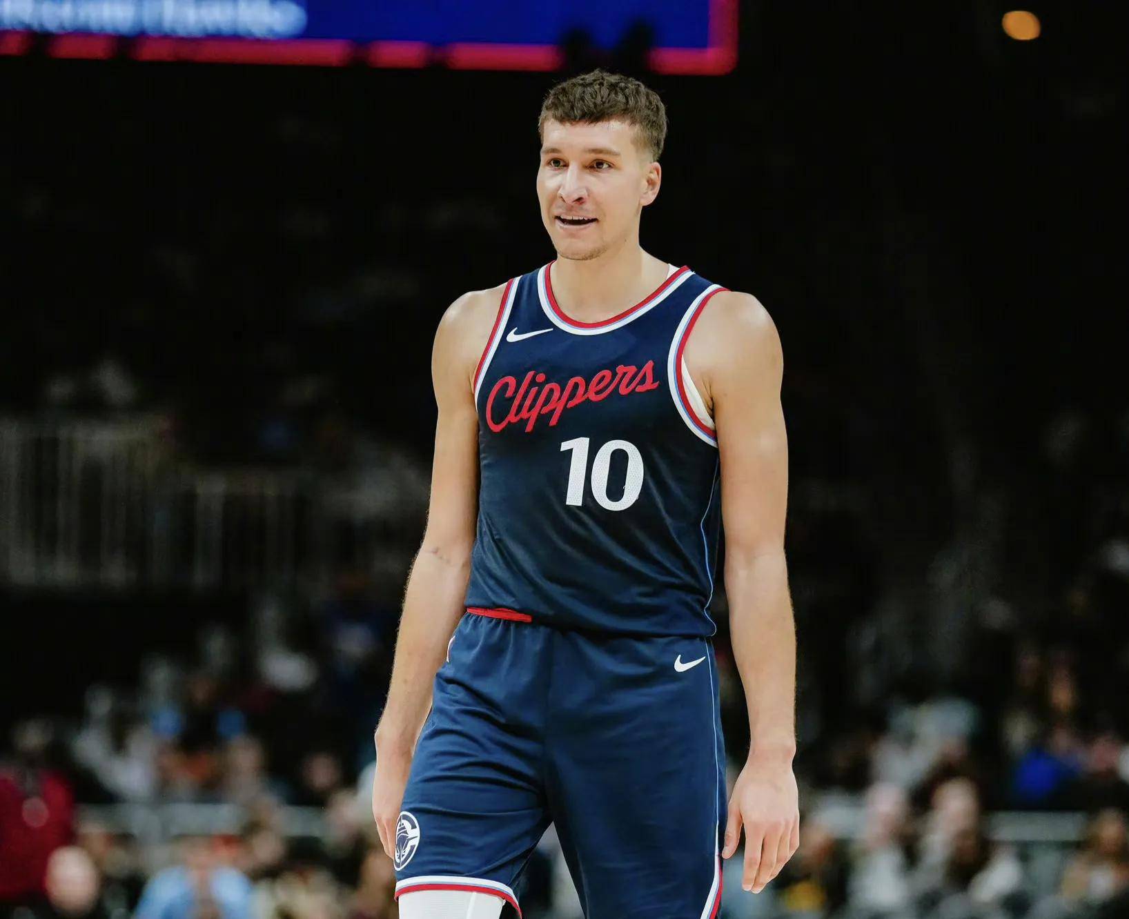 老鹰大胜一场，年轻球员表现亮眼