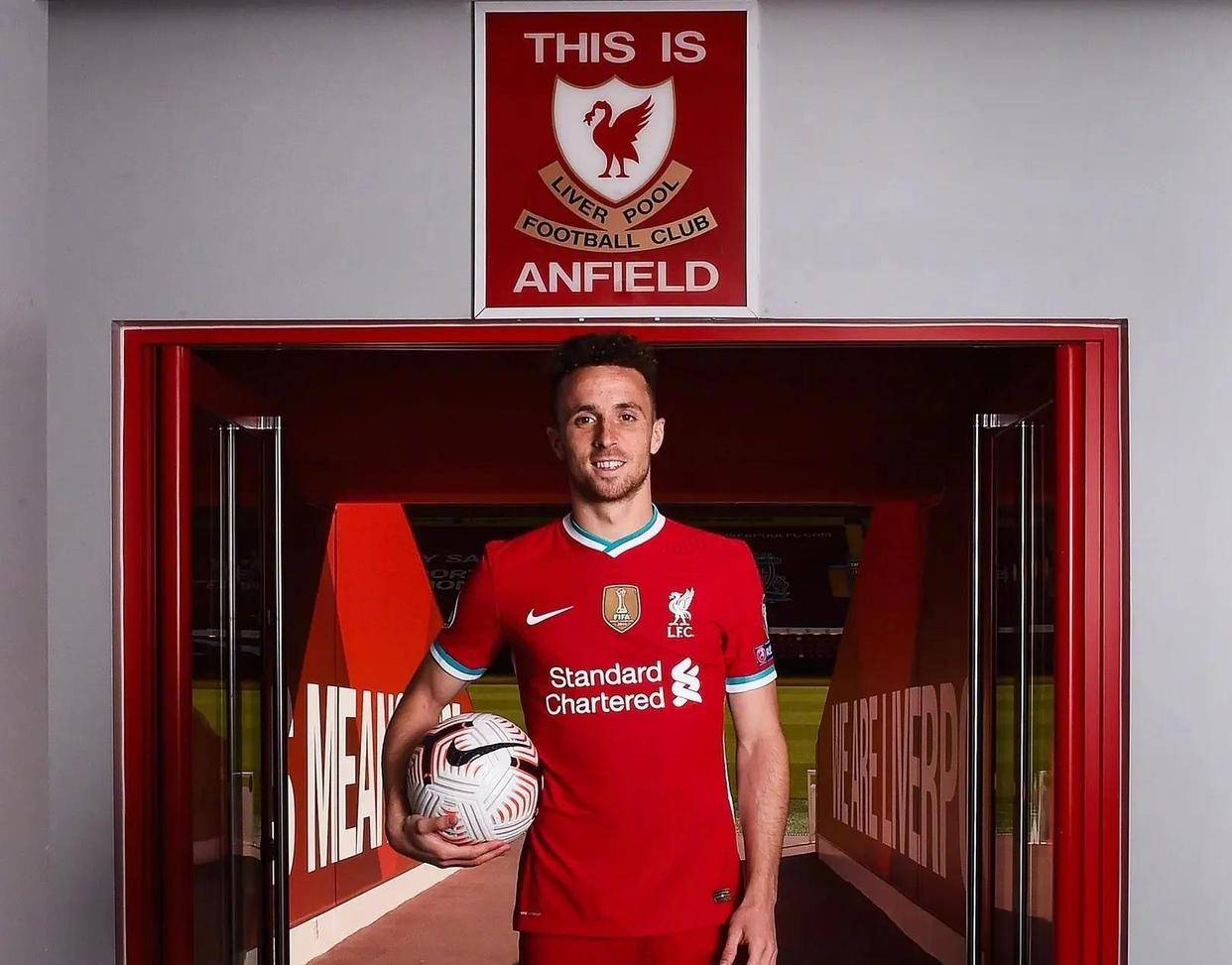 利物浦传奇球员宣布退役，欧冠之路再添波折