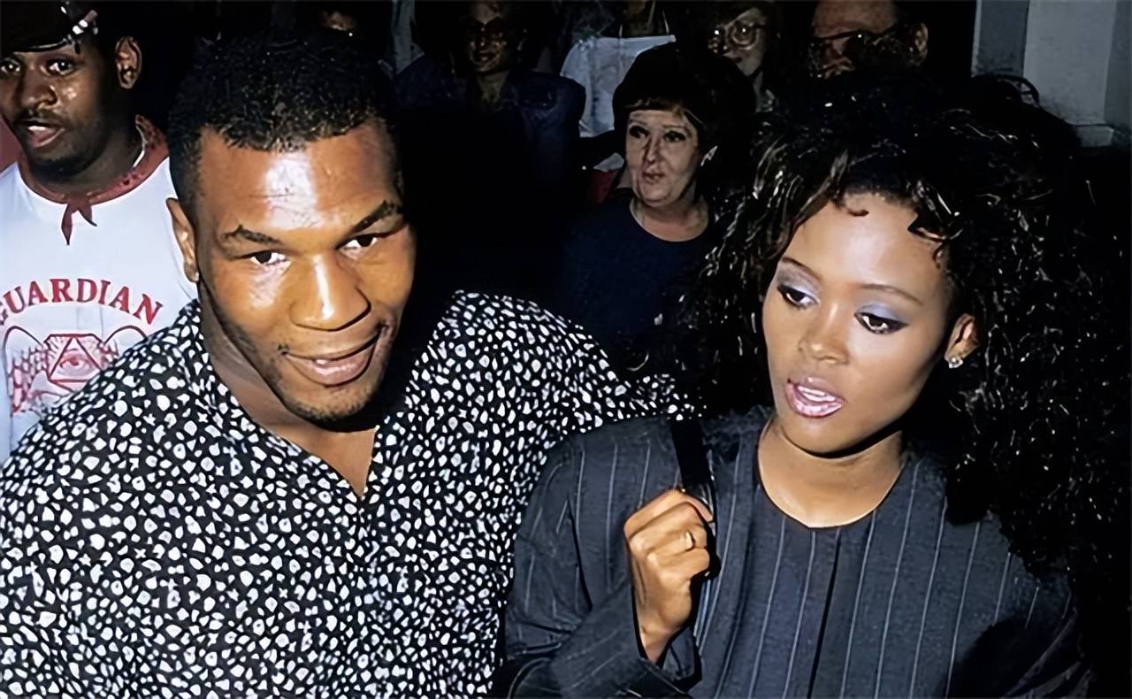 巴西拳击选手战胜对手，获得冠军