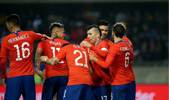 智利女足选手在南美盃赛中玩出高级技巧