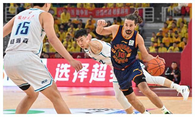 开云体育入口-小牛外线得分高效，稳住局势赢得比赛的简单介绍