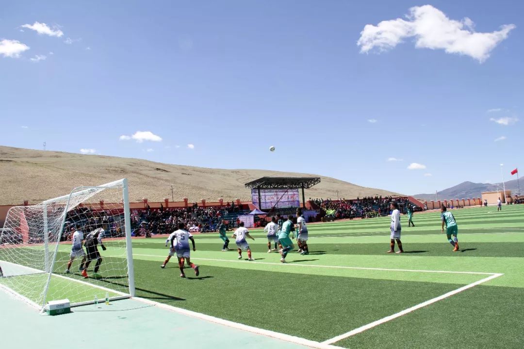 英雄崛起争夺王座，足球盛会凝聚热情