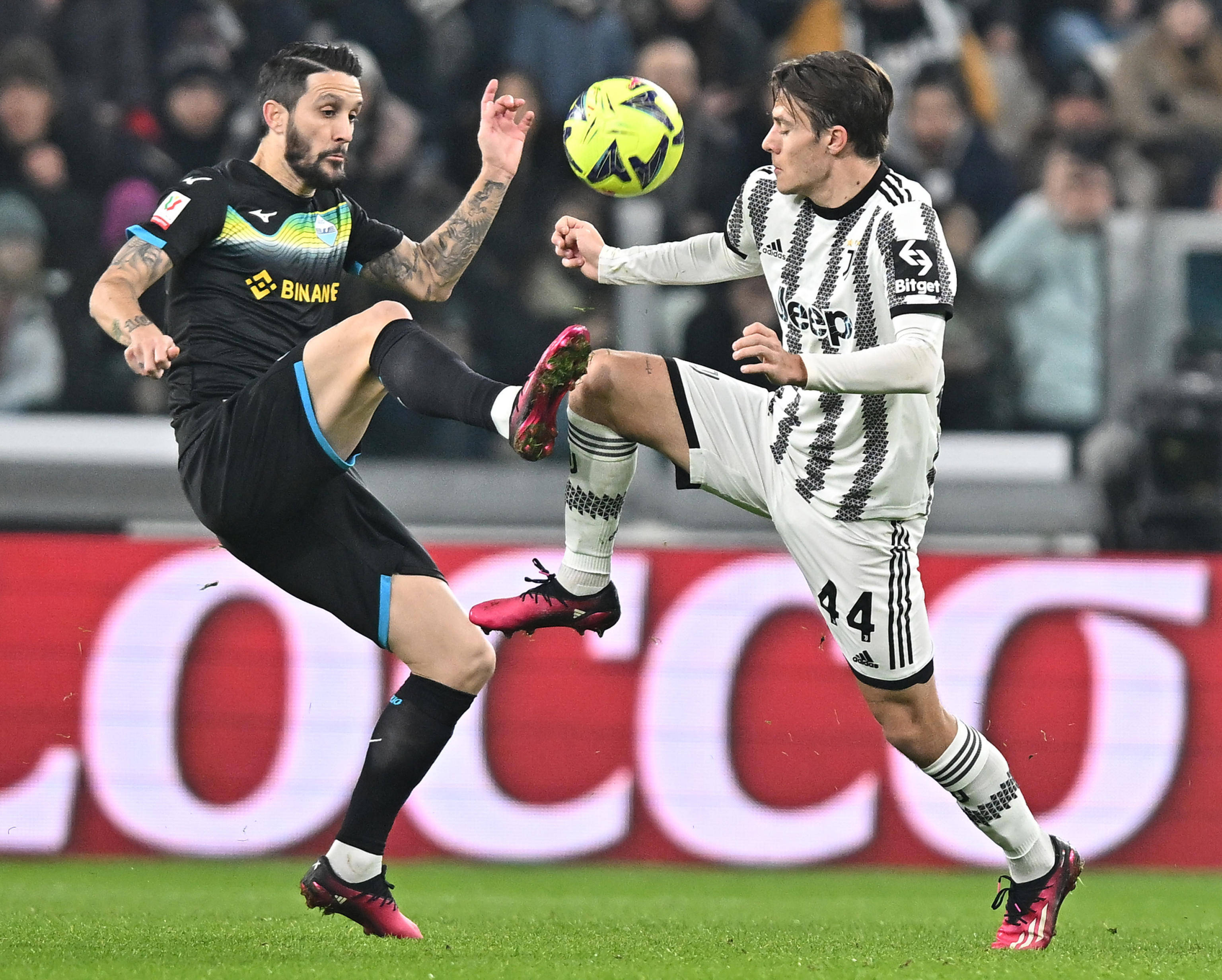 克罗地亚国家队遭遇激烈对抗，成功晋级