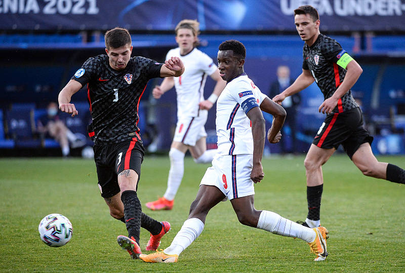 欧锦赛半决赛强强对决，谁能笑到最后