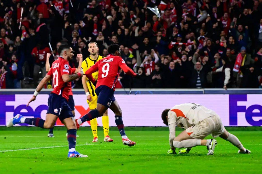 开云平台-多特蒙德门将因伤下场，球队陷入困境