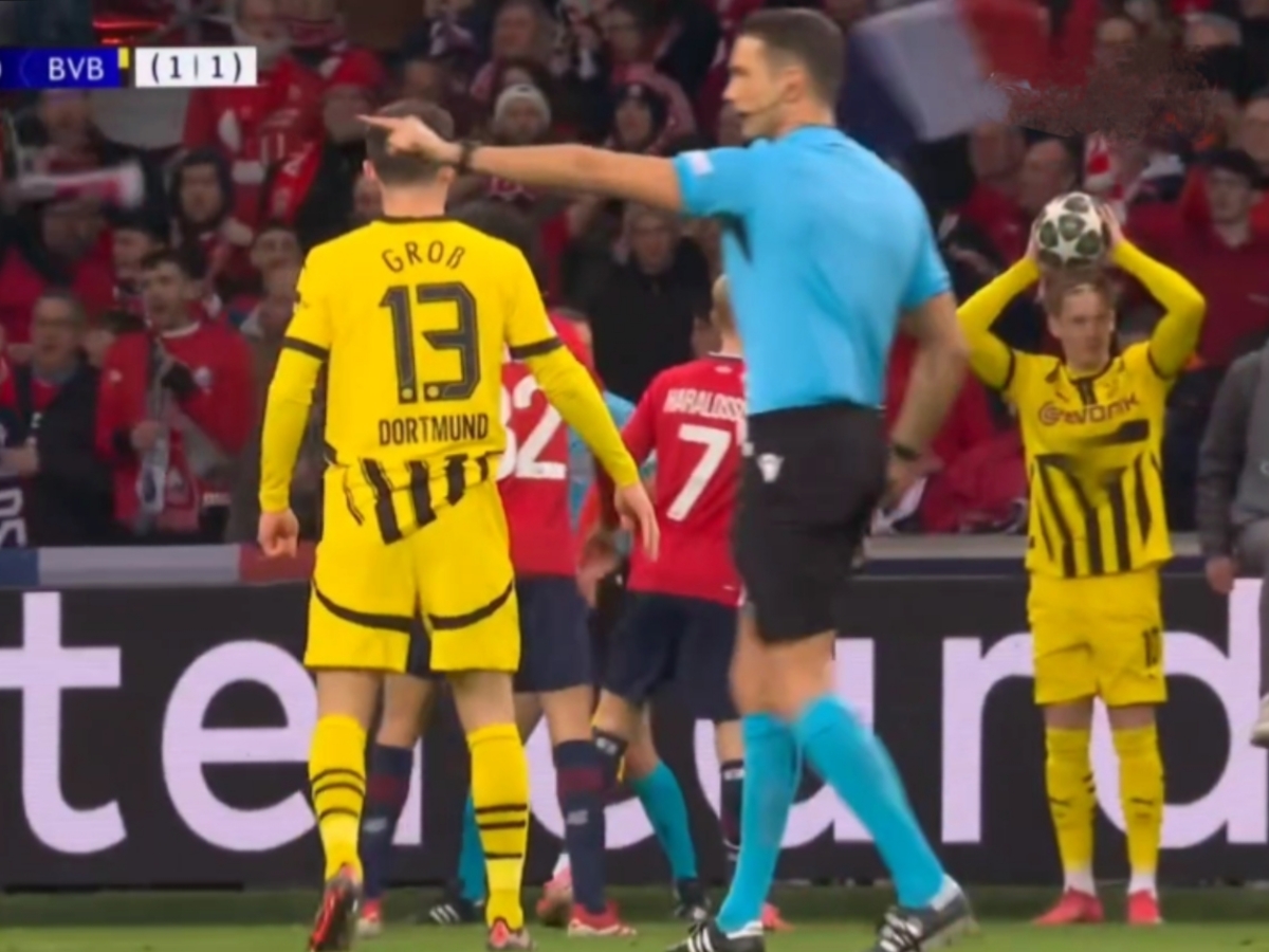 多特蒙德门将因伤下场,球队陷入困境 多特蒙德门将因伤下场,球队陷入困境