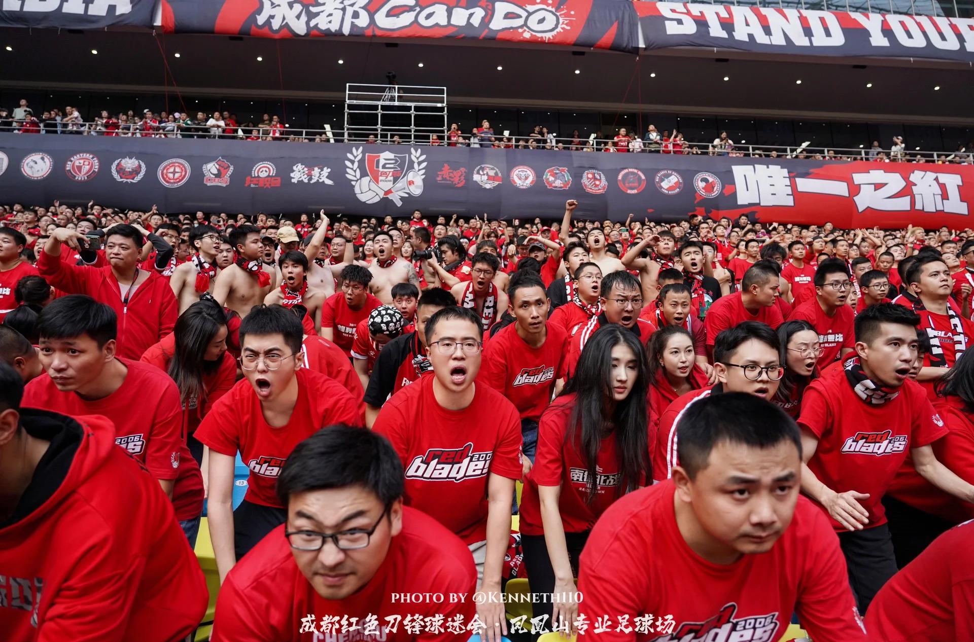 足球赛场激情燃烧,球员实力比拼备战的简单介绍 足球赛场激情燃烧,球员实力比拼备战的简单介绍