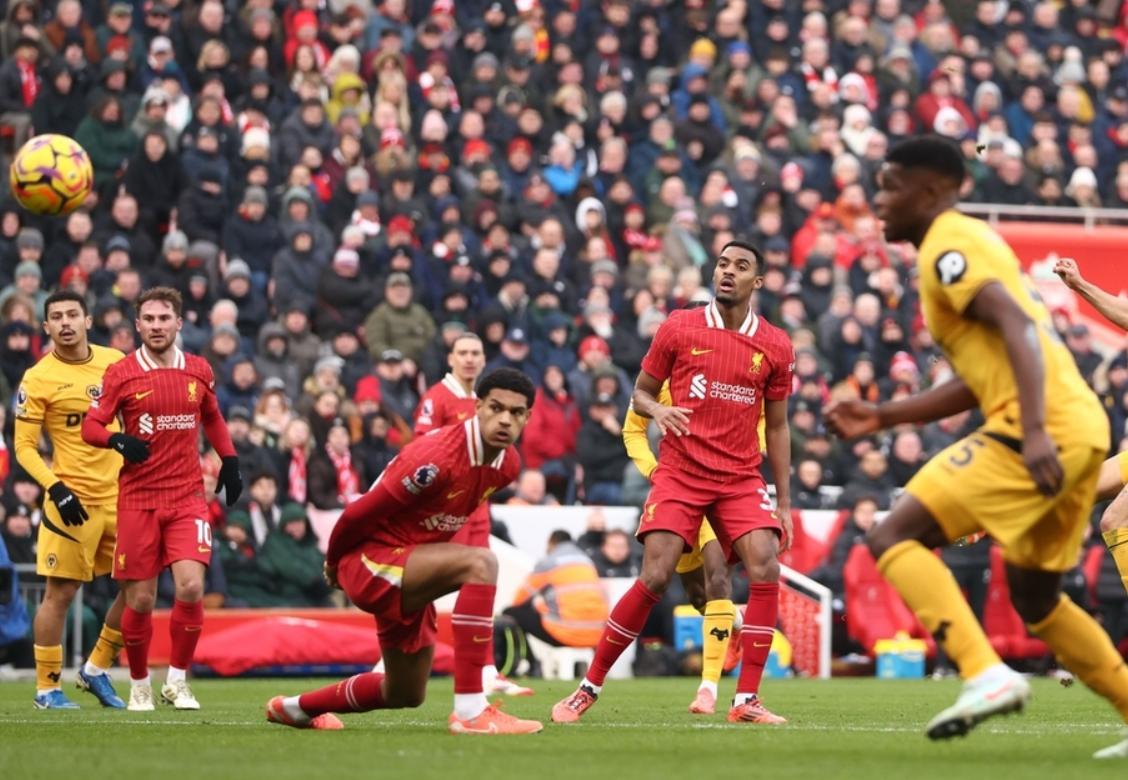 包含曼城再获胜利，追击领头羊不放松的词条