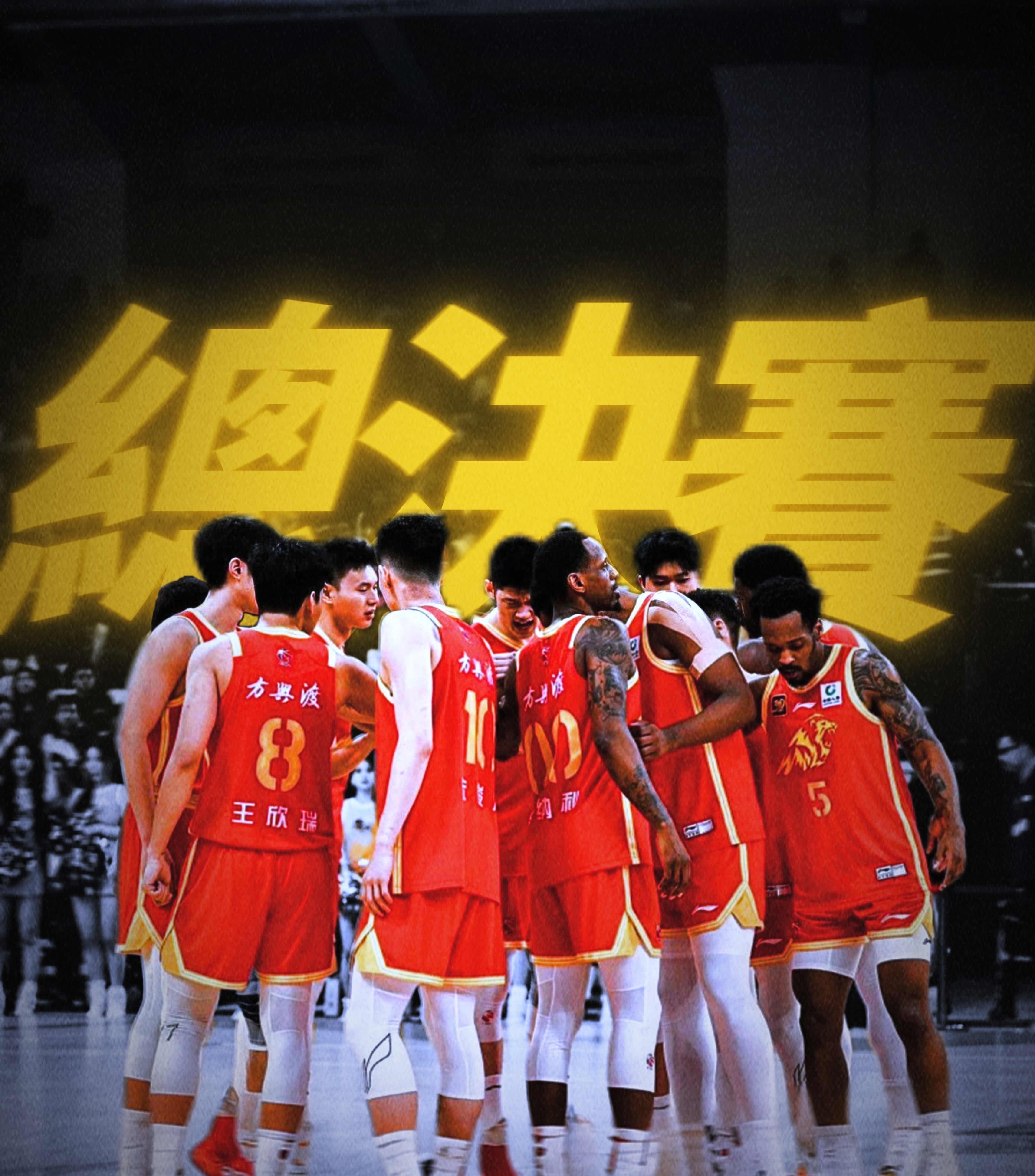 包含热血篮球场上的较量，年轻球员勇往直前拼尽全力的词条