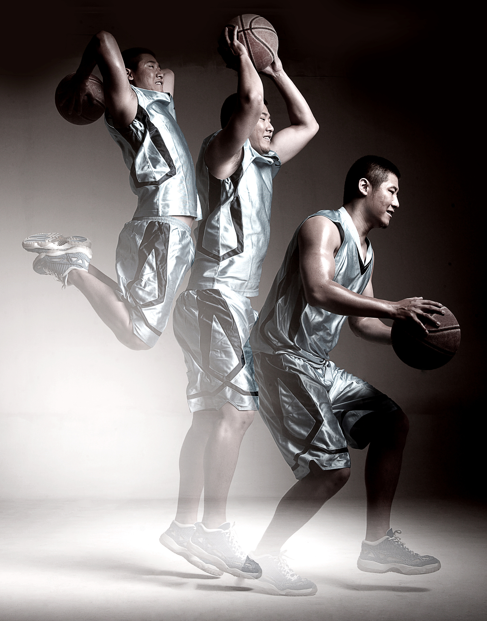 包含热血篮球场上的较量，年轻球员勇往直前拼尽全力的词条