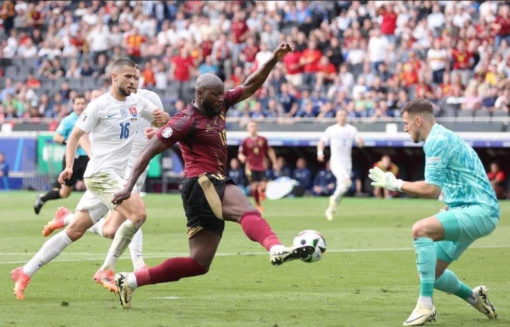 开云体育下载-欧洲足坛巨头碰撞，强强交锋引期待