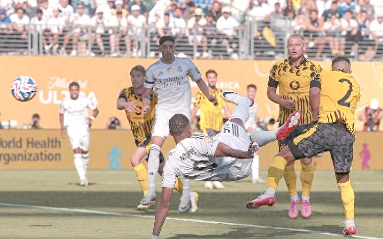 开云体育-皇家马德里险胜，成功晋级下一轮比赛