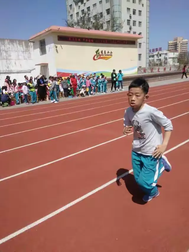 包含精英勇往直前，金牌加冕风采非凡的词条