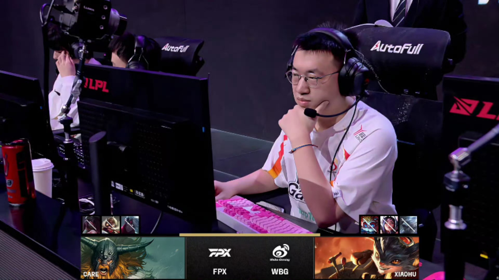 包含FPX横扫DFM，Deft打出惊人五杀宿敌对决成都决赛之夜，强势挺进下一轮的词条