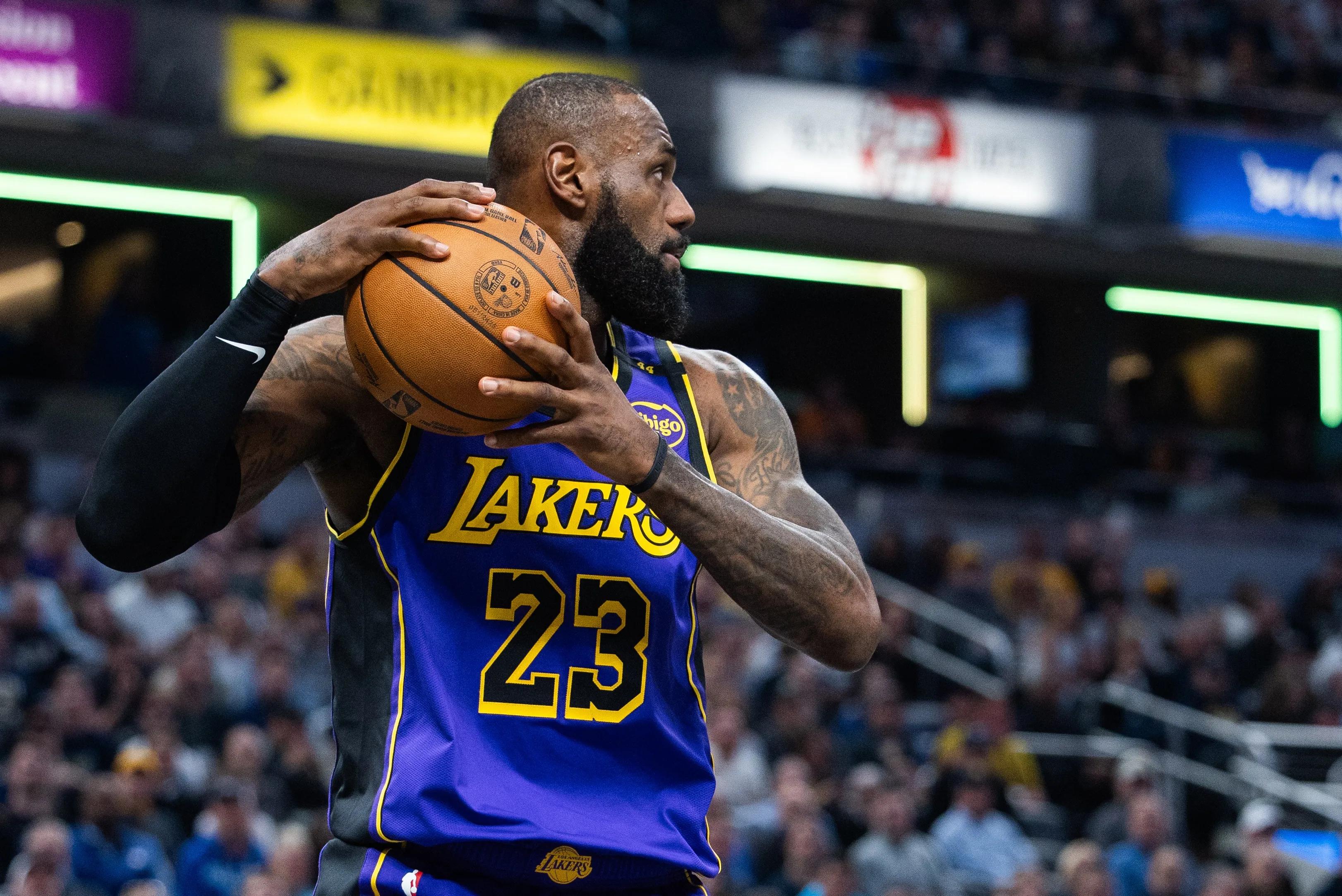 开云体育APP下载-爵士击败湖人，保持胜利势头