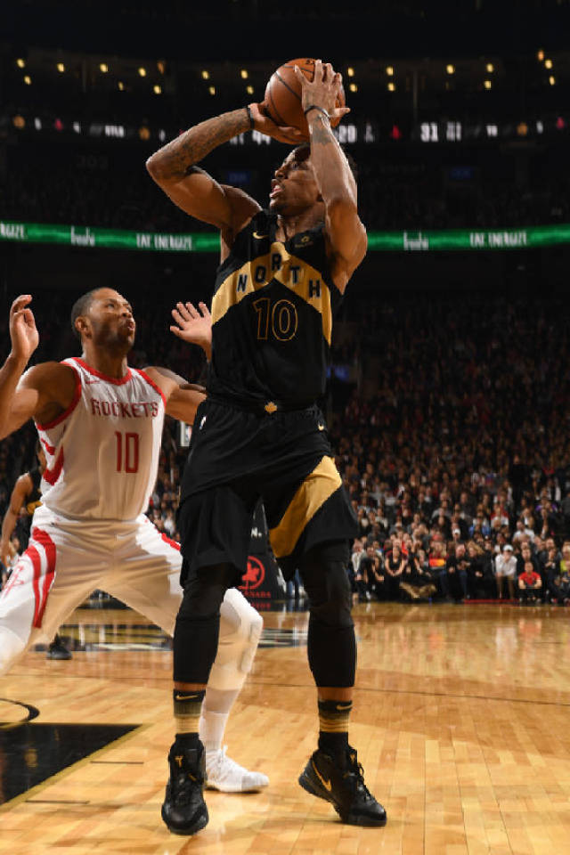 猛龙客场惊险逆转，独占鳌头