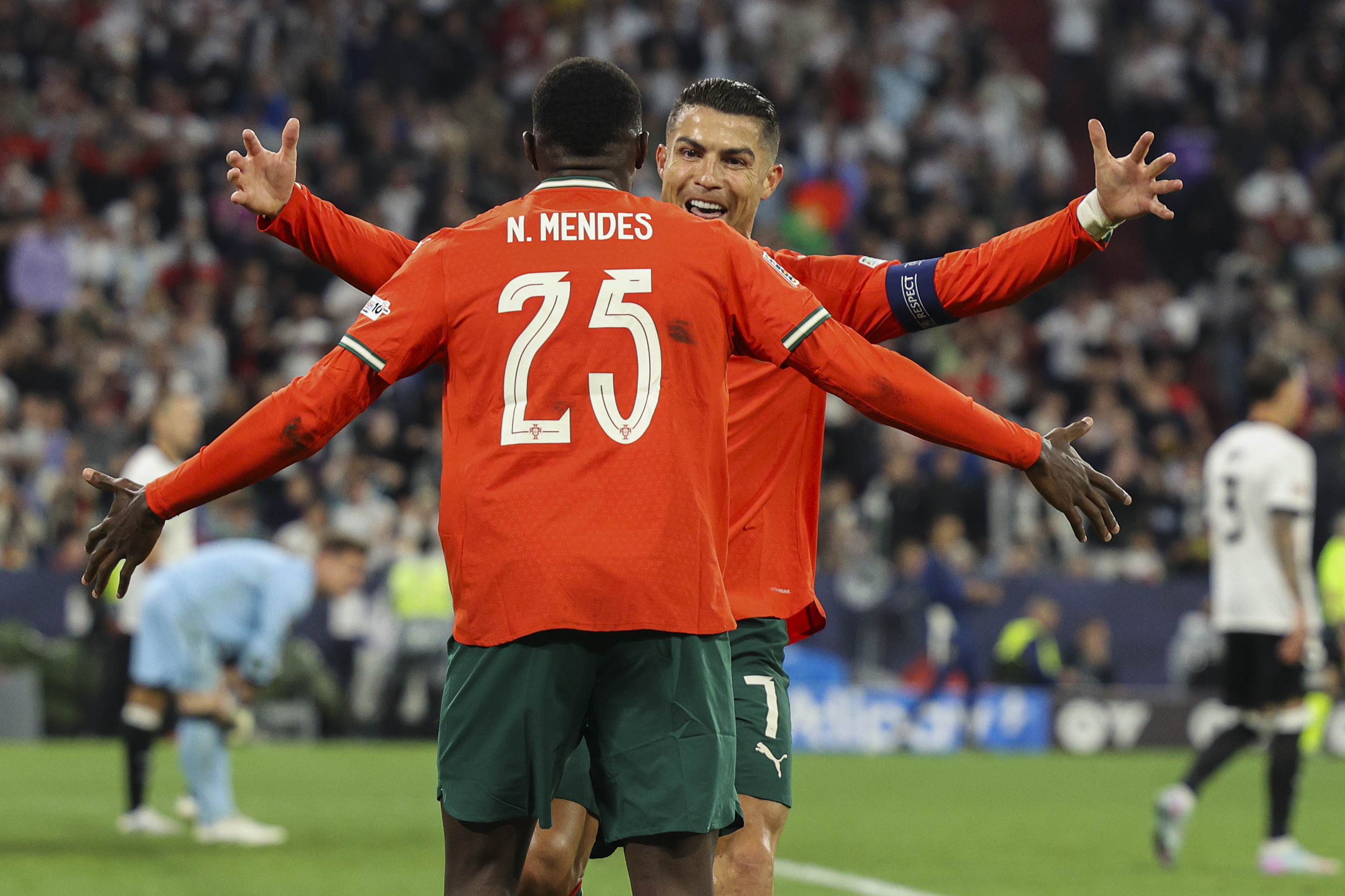 欧洲足球强队崭露头角展现实力