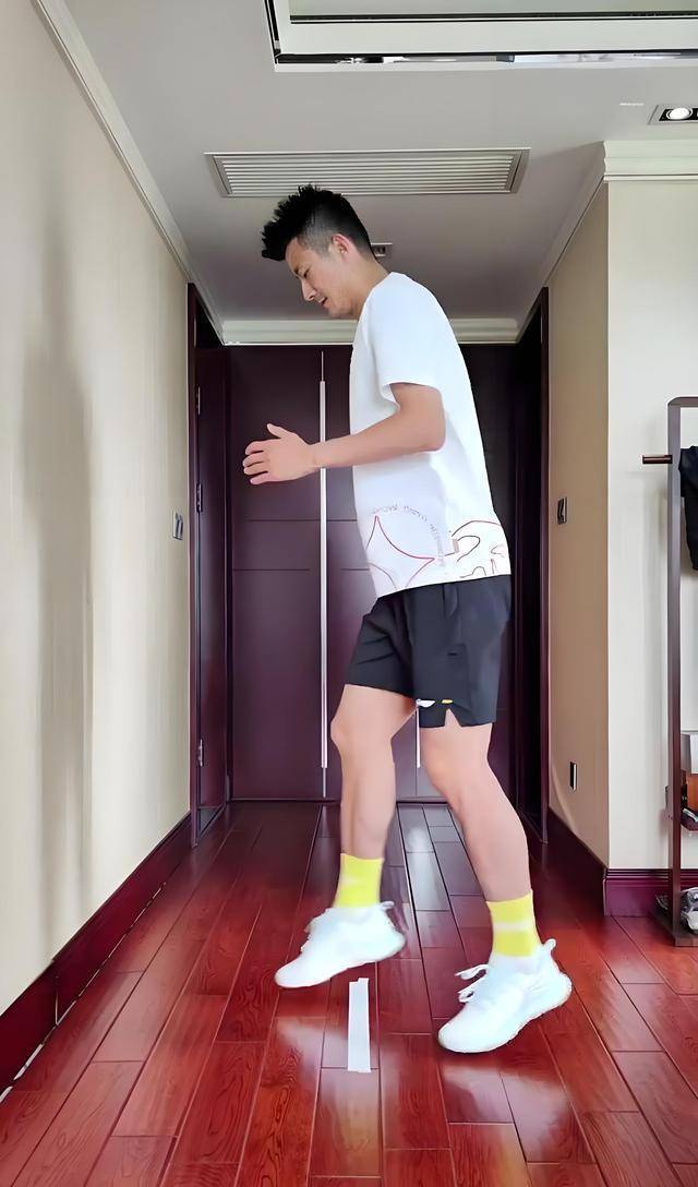 关于泰国羽毛球队力克印尼羽毛球队，谌龙高光表现的信息