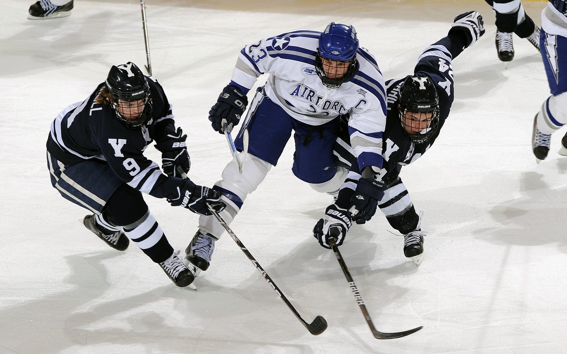 开云体育中国-赛道上的抢七大战，米切尔巴林变活塞，维斯塔潘成孤独黄蜂