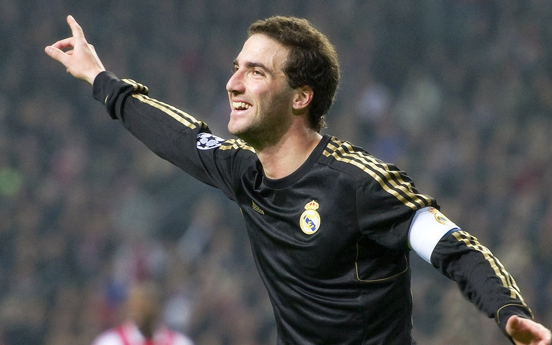 当红色风暴席卷阿尔卑斯，努涅斯在利物浦对阵瑞士之夜的永恒烙印