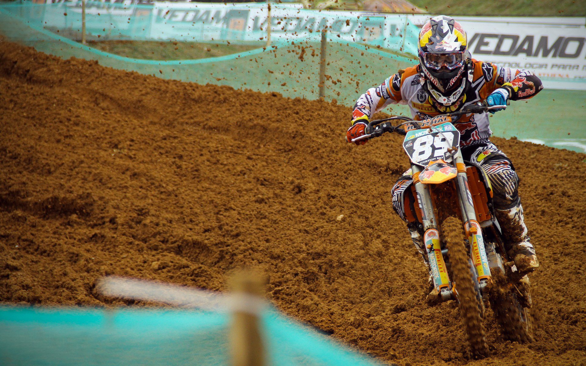 开云体育登录-孤胆狂飙，当公牛深陷泥潭，是德文·布克拖拽着芝加哥向前