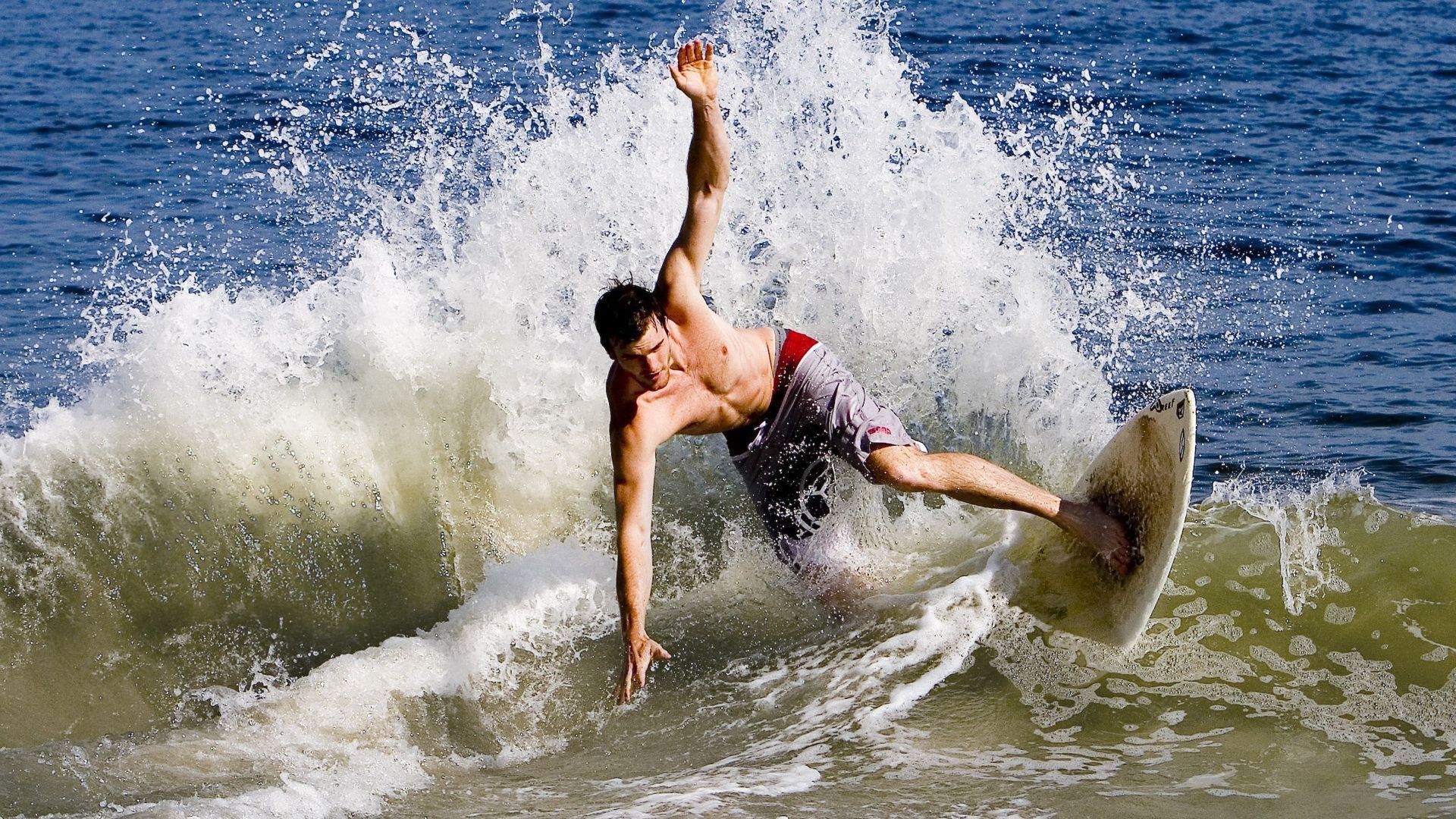 开云体育官网-欧冠之夜，国际米兰险胜切尔西，库尔图瓦惊艳四座难挽败局