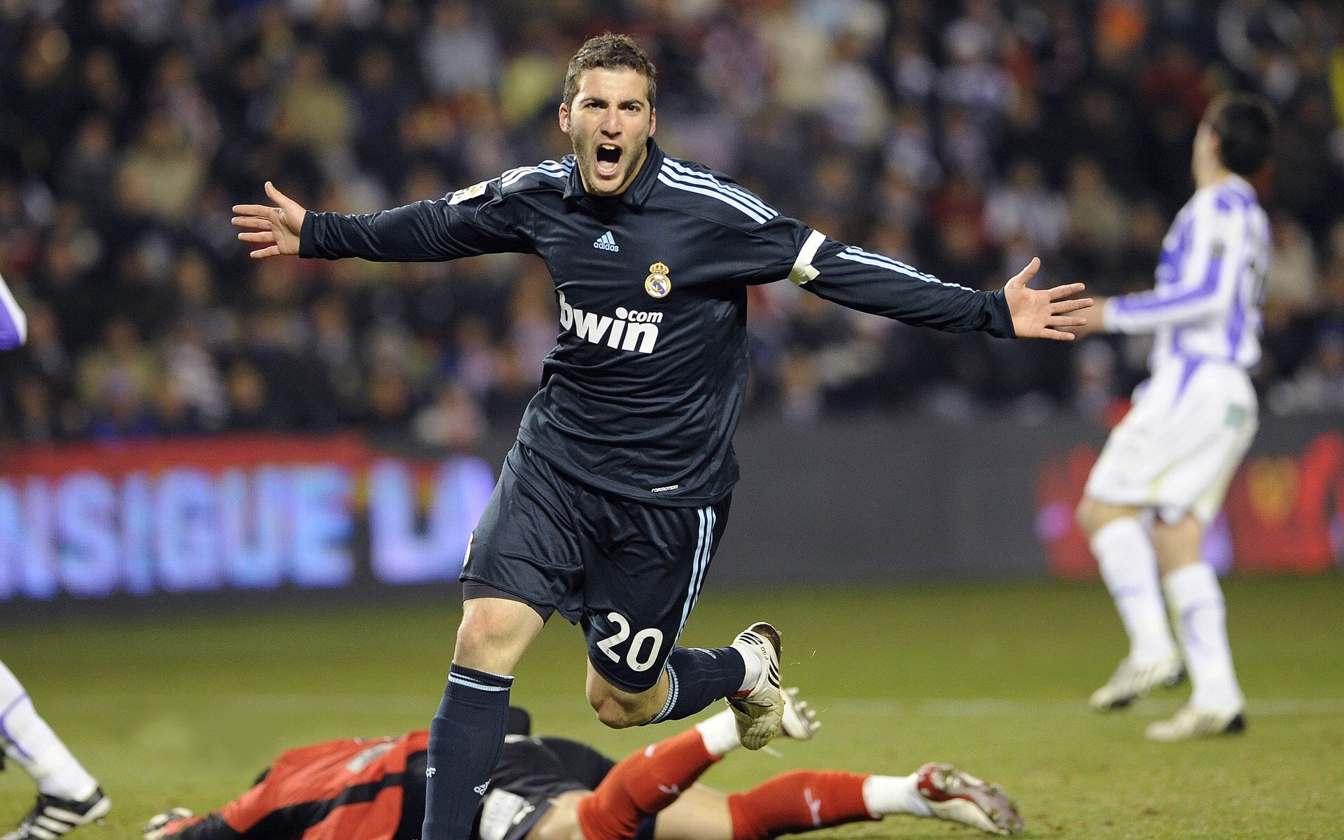 险胜背后，当哈斯车手统治全场，雷诺为何仍是赢家？